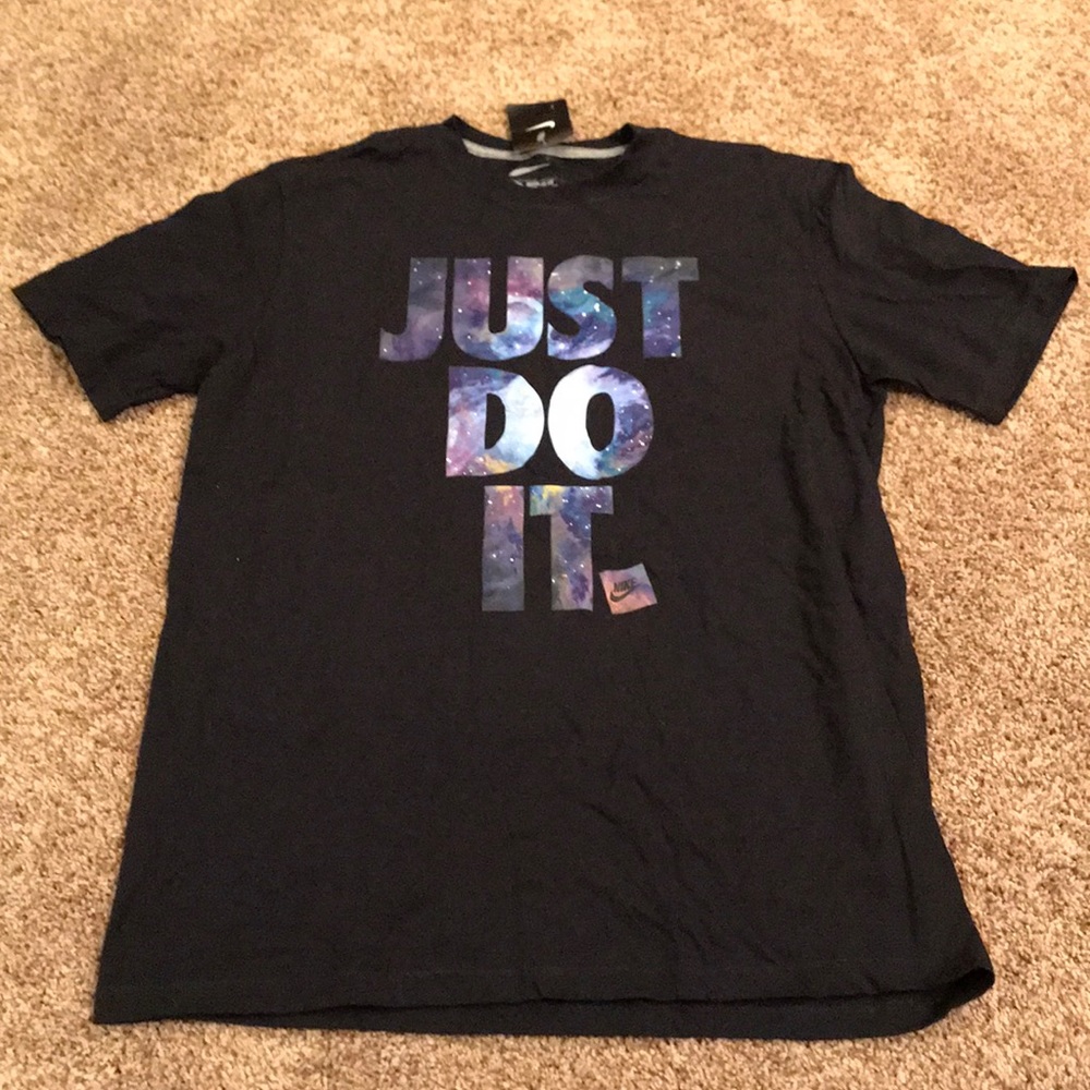 🔥Brand New Galaxy Nike Shirt